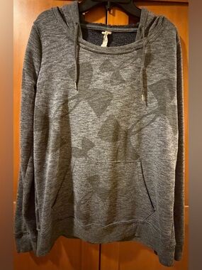 UNDER ARMOUR HOODIE
SIZE SMALL